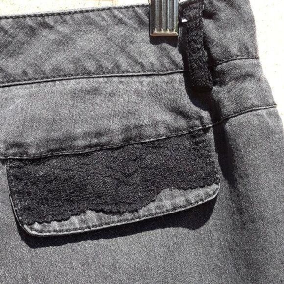 Larry Levine Pants Womens 8 Cropped Mid Rise Carrot Lace Button Details Black - Picture 3 of 8